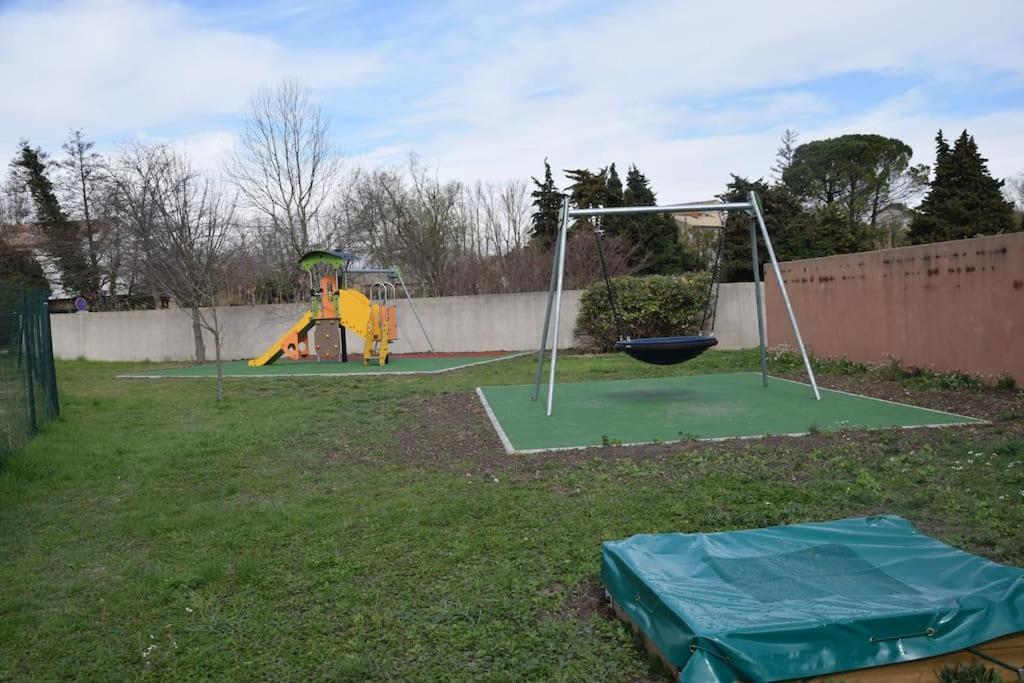 Le Petit Bonheur - Place Parking Privee - Clim - Terrasse - Piscine Partagee - Proche Parc Spirou Saint-Saturnin-lès-Avignon Exteriör bild