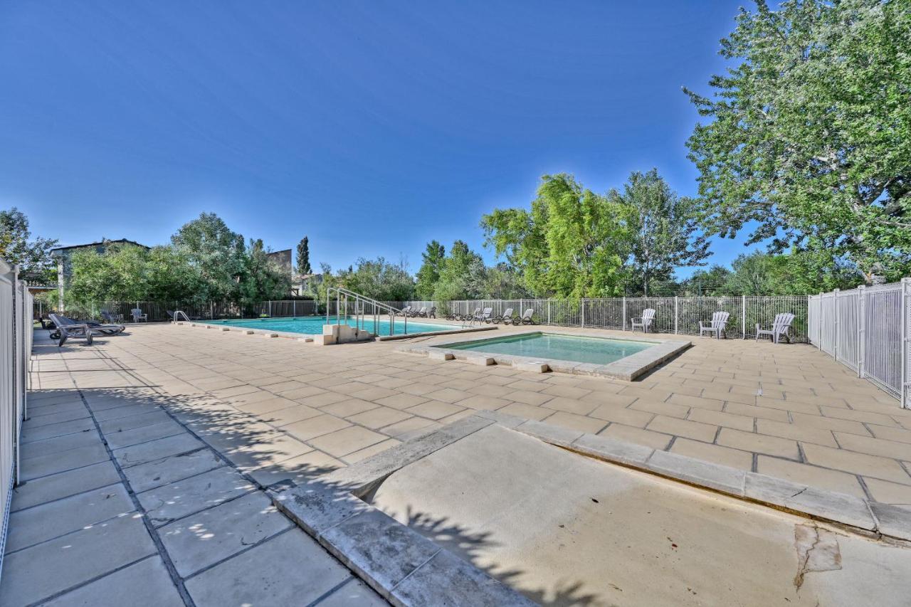 Le Petit Bonheur - Place Parking Privee - Clim - Terrasse - Piscine Partagee - Proche Parc Spirou Saint-Saturnin-lès-Avignon Exteriör bild