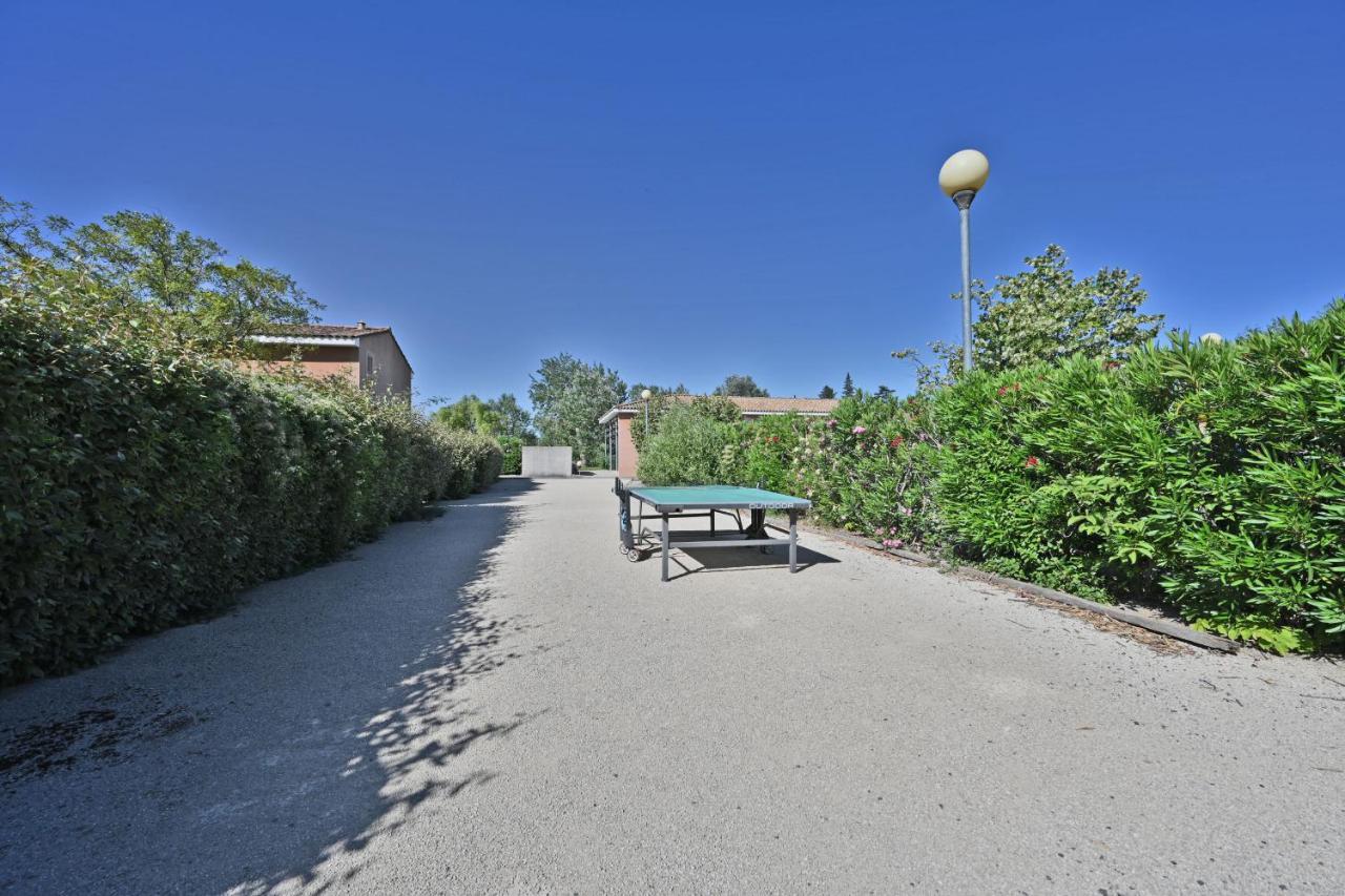Le Petit Bonheur - Place Parking Privee - Clim - Terrasse - Piscine Partagee - Proche Parc Spirou Saint-Saturnin-lès-Avignon Exteriör bild